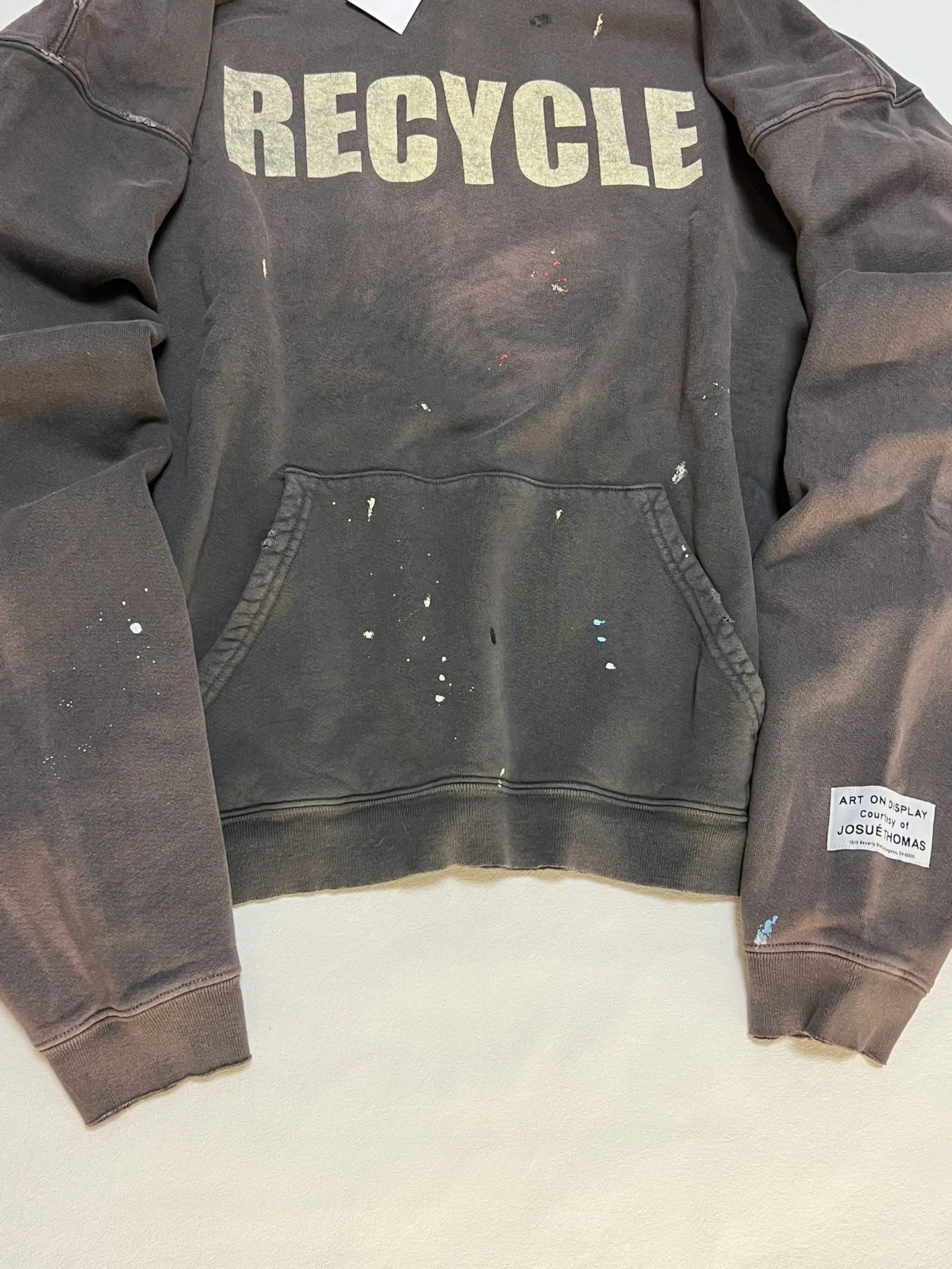 GALLERY DEPT. 90'S RECYCLE HOODIE WASHED BLACK 90'S washed hoodie with distressed eco-friendly slogans. Washed black S-XL. Ready-made garments are washed and dyed again. Multiple spots throughout the body are spray-faded. The ribs are cut and worn.
